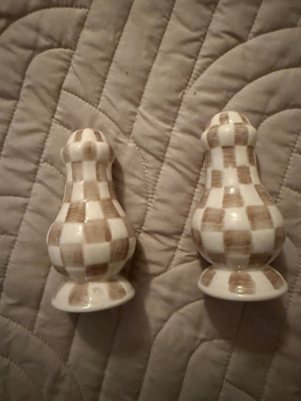New checked salt pepper shaker set
